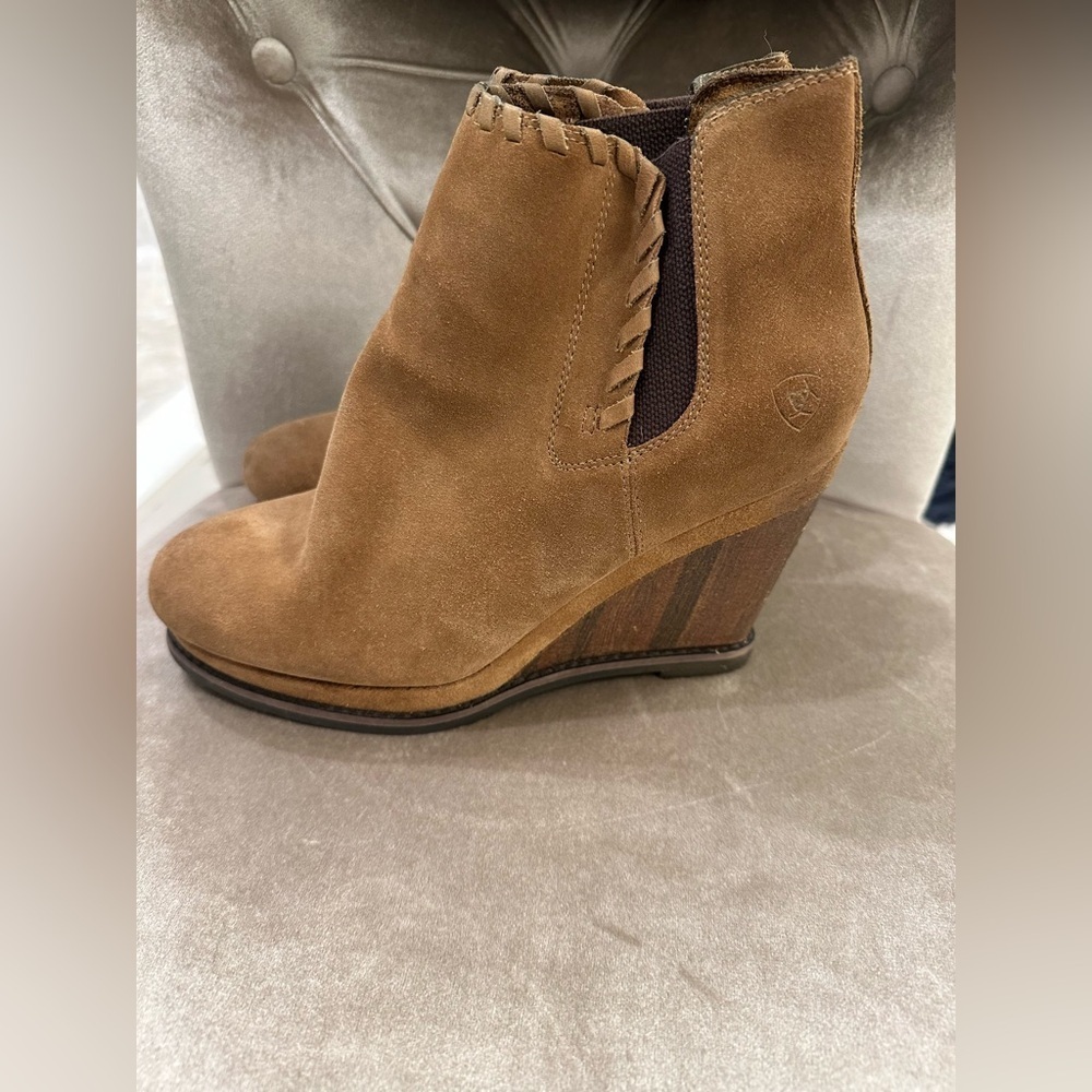 Ariat Brown Suede Belle Wedge Bootie Boots Women’s 8 B Western 10018634 NEW READ